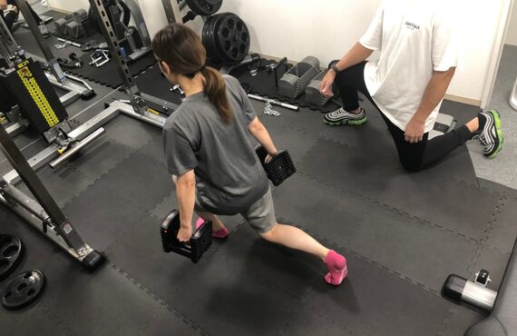 新宿で二の腕にお悩みの方パーソナルトレーニングジムBReatheで引き締め！